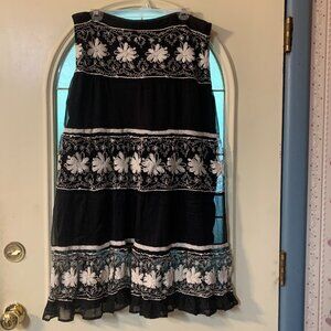Women's Size 12 Black with White Embroidered  Flowers Skirt by Studio R